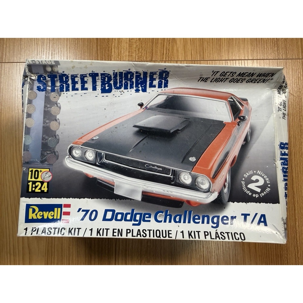 Revell '70 Dodge Challenger T/A 1:24 Model Kit #85-2596 Partially Built